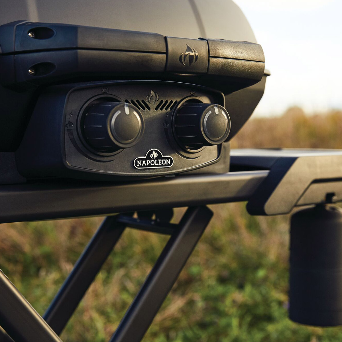 Гриль газовый Napoleon TravelQ PRO-285X ФАНТОМ, черный