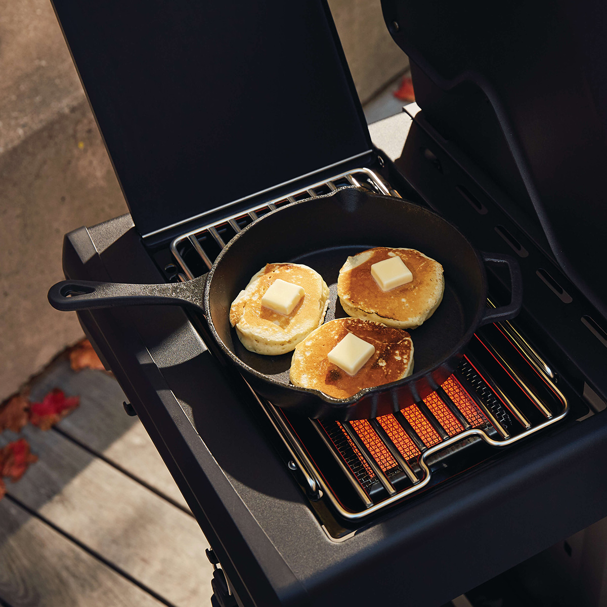 Гриль газовый Napoleon Rogue-425 SE ФАНТОМ, черный