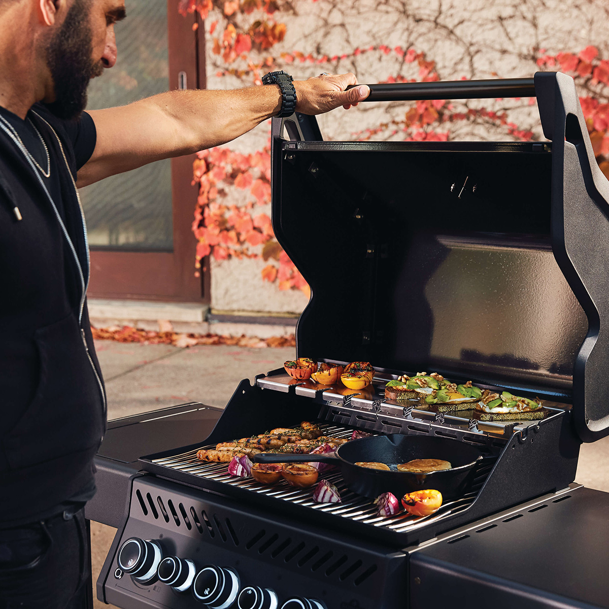 Гриль газовый Napoleon Rogue-425 SE ФАНТОМ, черный